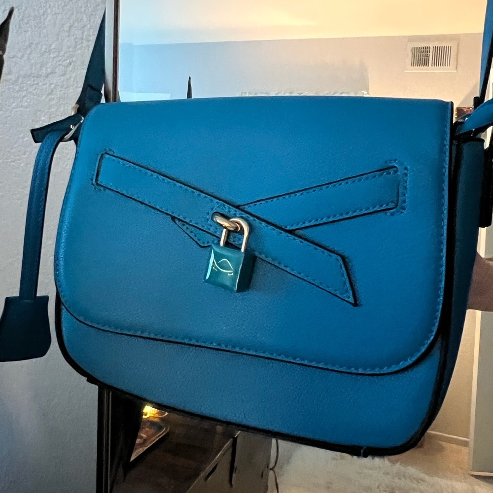 NWOT Carpisa Blue Italian Purse